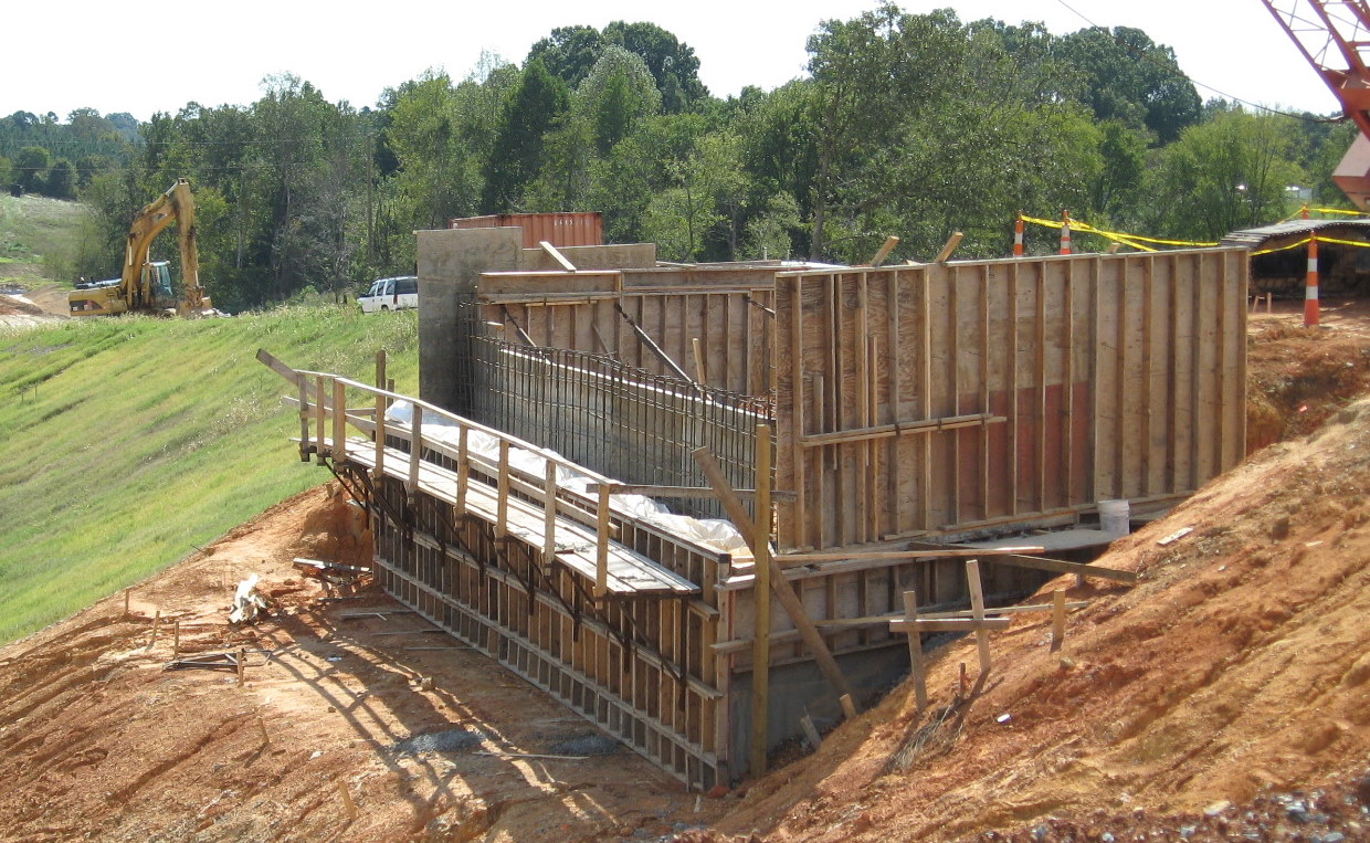 Photo showing progress in building the western support for the Plainfield 
Rd bridge in Oct. 2010