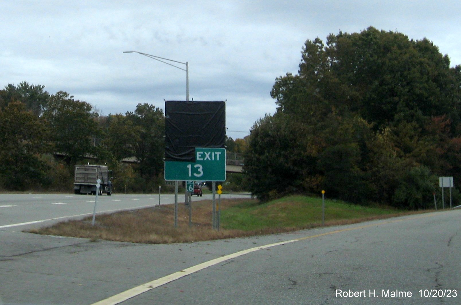 Image of recently placed gore sign for the South Main Street exit on CT 2 West in Marlborough, as seen from westbound 
     lanes, October 2023