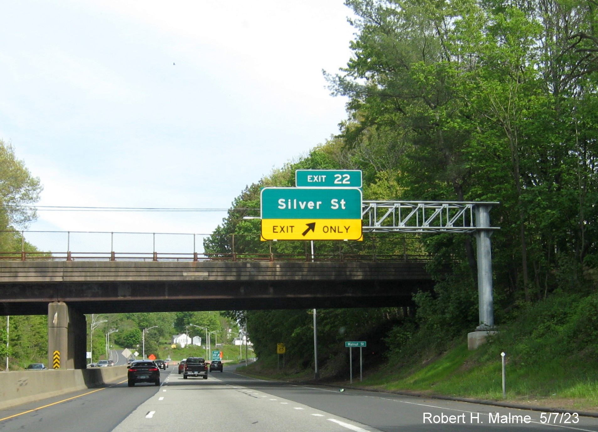Image of overhead signs at exit ramp for Silver Street with new milepost based exit numbers on CT 9 South in Middletown, May 2023