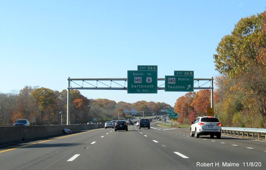 Image of overhead sign at ramp to MA 140 exit in New Bedford with new milepost based exit numbers and newly numbered gore sign with yellow old exit number tab below on I-195 West in New Bedford, November 2020