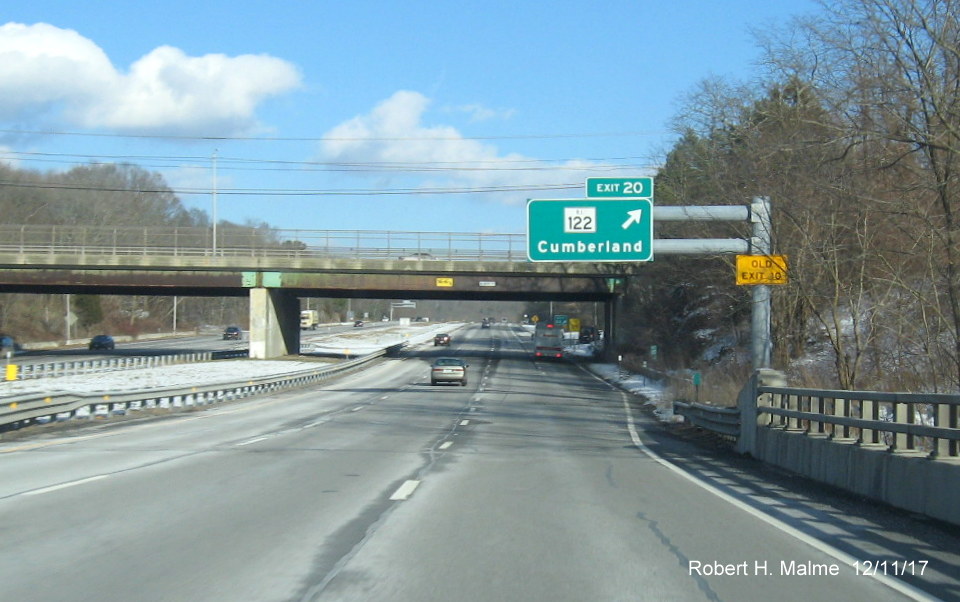 Image of overhead exit sign for RI 122 off-ramp on I-295 North in Cumberland with new exit number