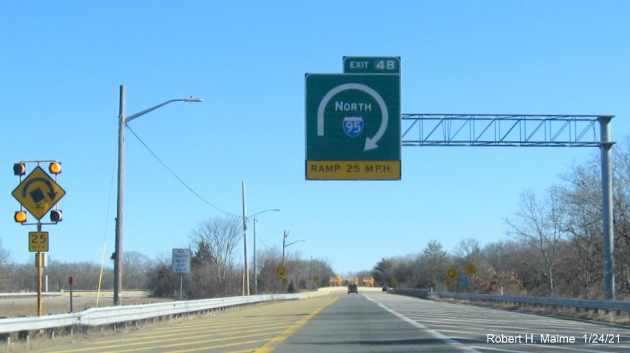 Image of overhead ramp sign and curve advisory for I-95 North exit with new milepost based exit numbers at end of I-295 North in Attleboro, January 2021