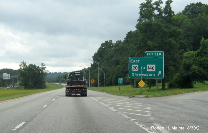 Image of ground mounted ramp sign for US 20 West exit with new milepost based exit number on I-395 South in Auburn, August 2021