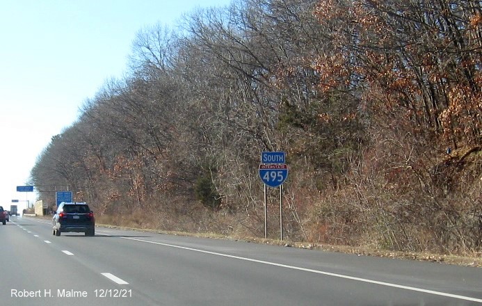 Image of recently placed South I-495 reassurance marker in Chelmsford, December 2021