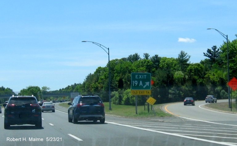 Image of gore sign for MA 24 North exit with new milepost based exit number and yellow Old Exit 7 A sign attached below on I-495 South in Raynham, May 2021