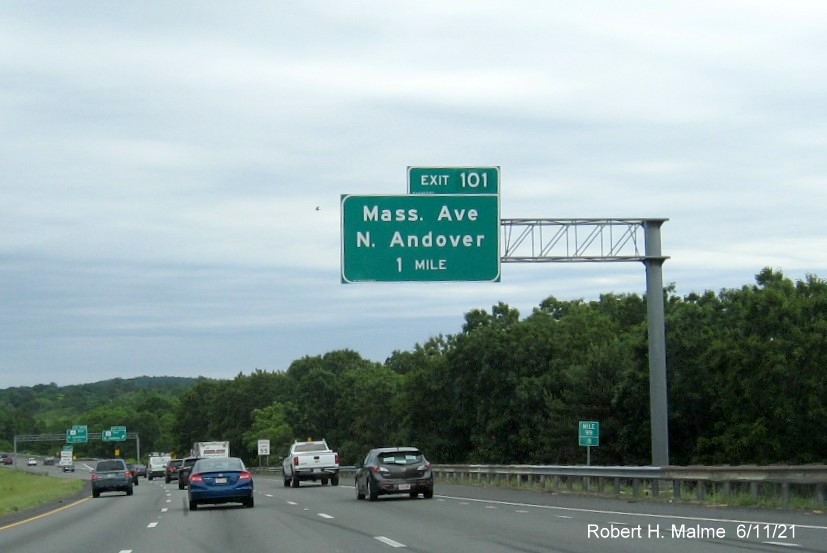 Image of 1 mile advance overhead sign for Massachusetts Avenue exit with new milepost based exit number on I-495 North in Andover, June 2021