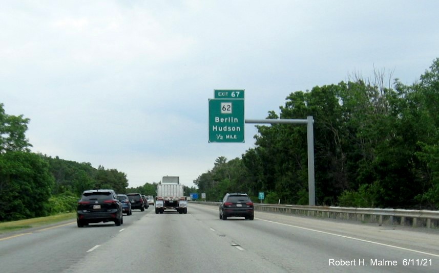 Image of 1/2 mile advance overhead sign for MA 62 exit with new milepost based exit number on I-495 North in Hudson, June 2021
