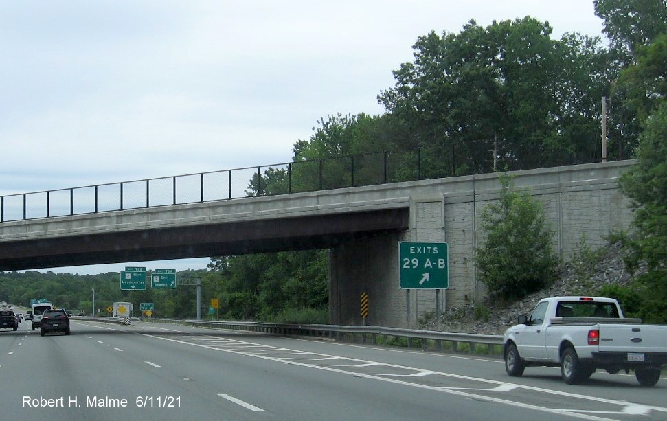 Image of gore sign MA 2 exits still without new milepost based exit numbers on I-495 North in Littleton, June 2021