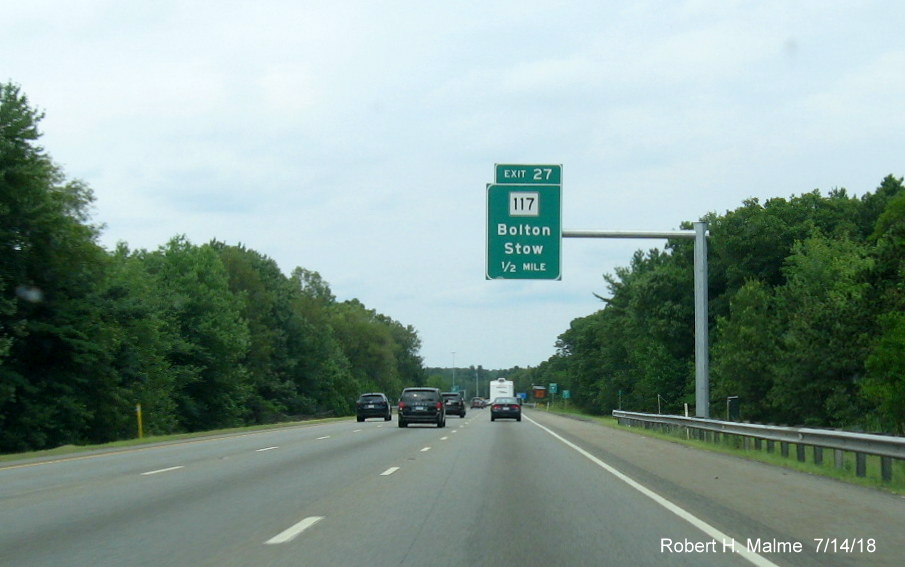 Image of recently placed 1/2 mile advance overhead sign for MA 117 exit on I-495 North in Bolton