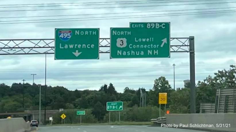 Image of overhead ramp signs for US 3 North and Lowell Connector exits with new milepost based exit numbers on C/D ramp from I-495 North in Chelmsford, by Paul Schlichtman, May 2021