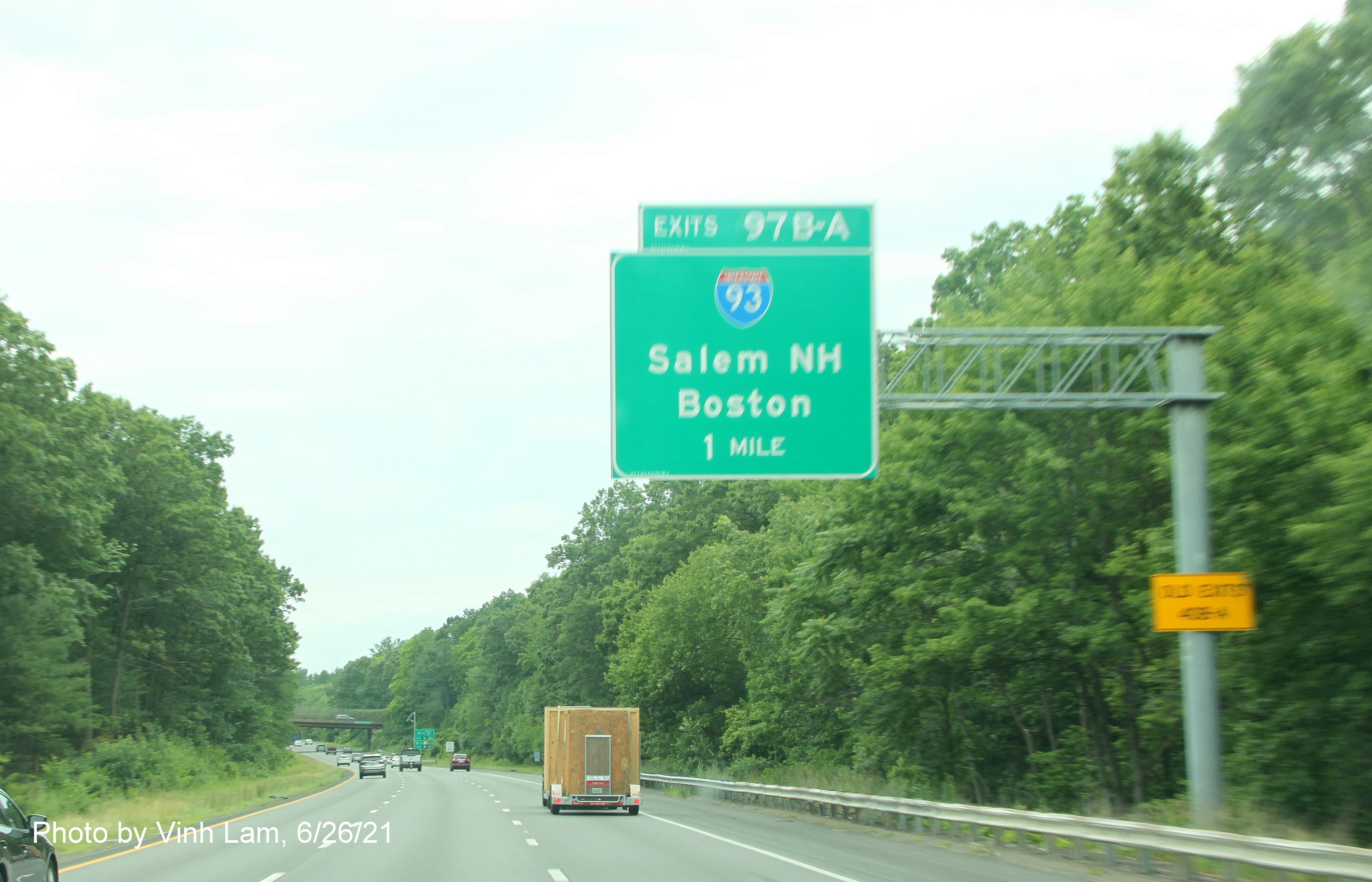 Image of 1 Mile advance sign for I-93 exits with new milepost based exit numbers and yellow Old Exits 40 B-A advisory sign on support on I-495 South in Andover, by Vinh Lam, June 2021