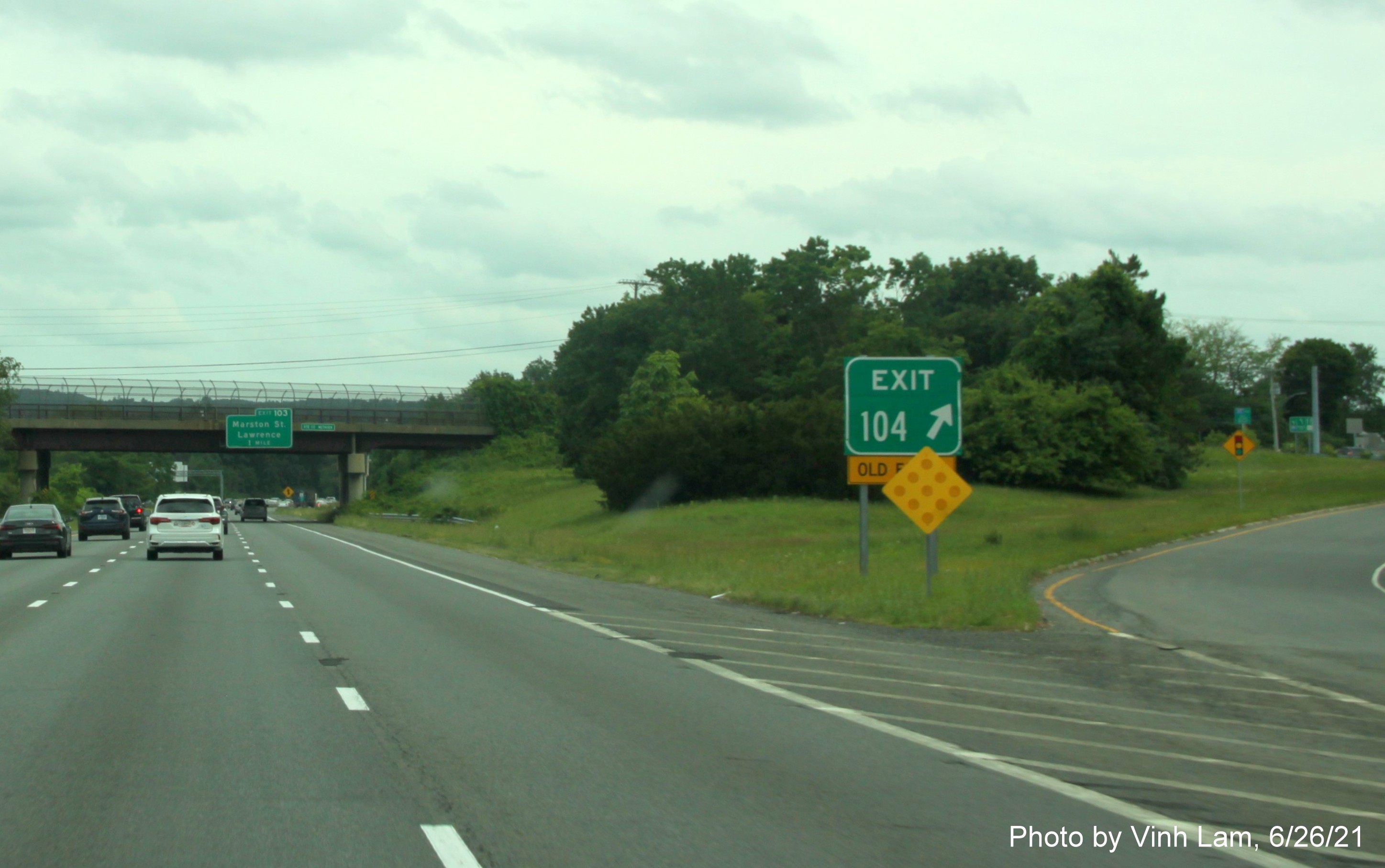 Image of gore sign for MA 110 exit with new milepost based exit number and yellow Old Exit 46 sign below on I-495 South in Lawrence, photo by Vinh Lam, June 2021