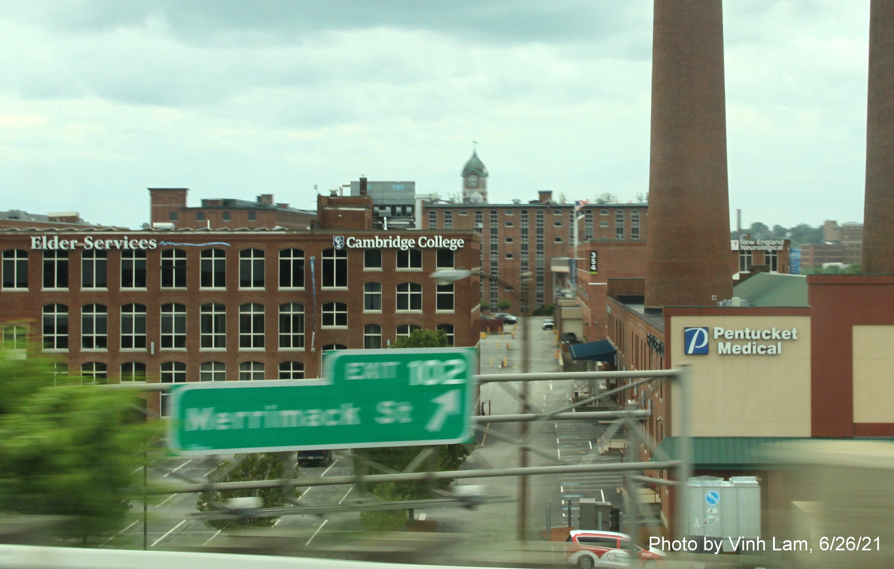 Image of overhead ramp sign for Merrimack Street exit with new milepost based exit number as seen from I-495 South in Lawrence, by Vinh Lam, June 2021