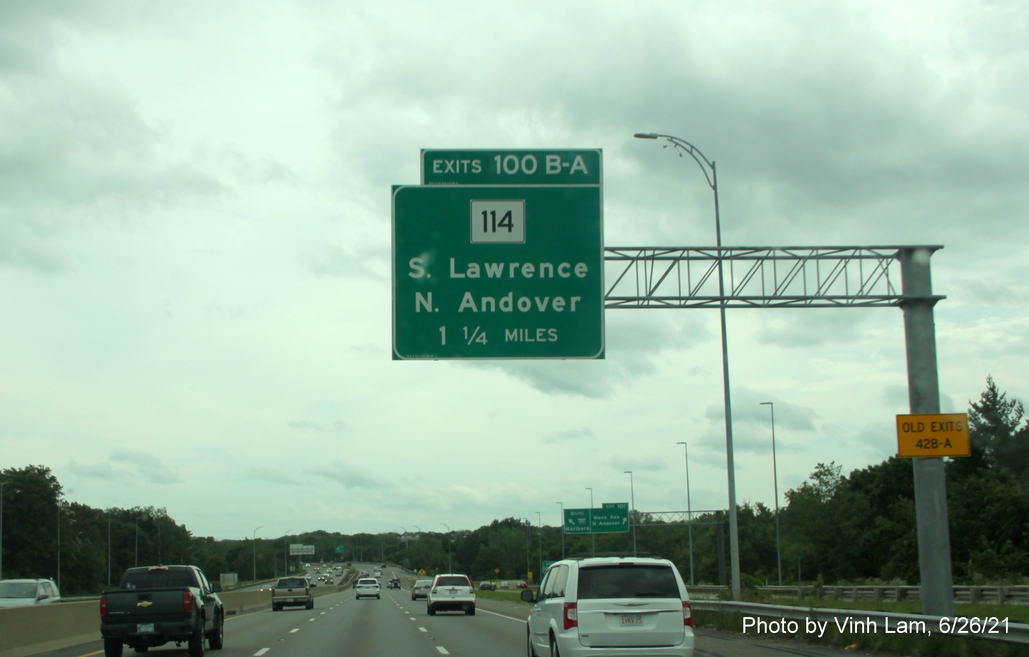 Image of 1 mile advance overhead sign for MA 114 exits with new milepost exit numbers and yellow Old Exits 42B-A advisory sign on support on I-495 South in Lawrence, by Vinh Lam, June 2021