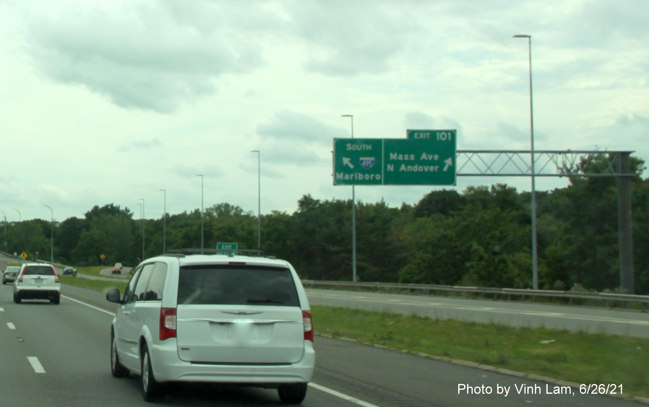 Image of overhead ramp sign for Mass. Avenue exit with new milepost based exit number as seen from I-495 South in Lawrence, by Vinh Lam, June 2021
