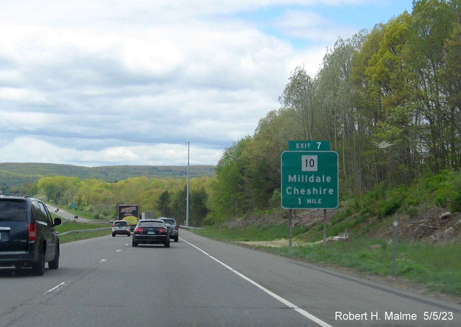 Image of 1 mile advance sign for CT 10 exit with new milepost based exit number on I-691 West in Cheshire, May 2023