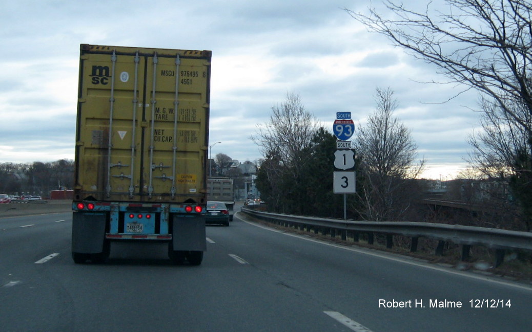 Image of reassurance marker assembly on I-93/SE Expressway South beyond Columbia Rd on-ramp in Boston