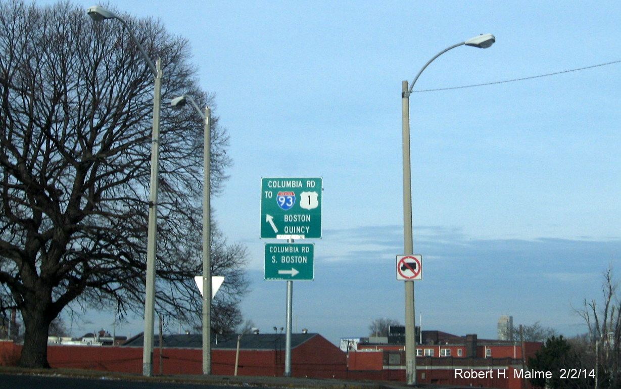 Image of newly installed I-93 guide sign on Columbia Rd in S. Boston in Feb. 2014