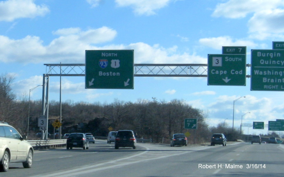 Image of North MA 3 trailblazer on support for Exit 7 overhead sign in Braintree