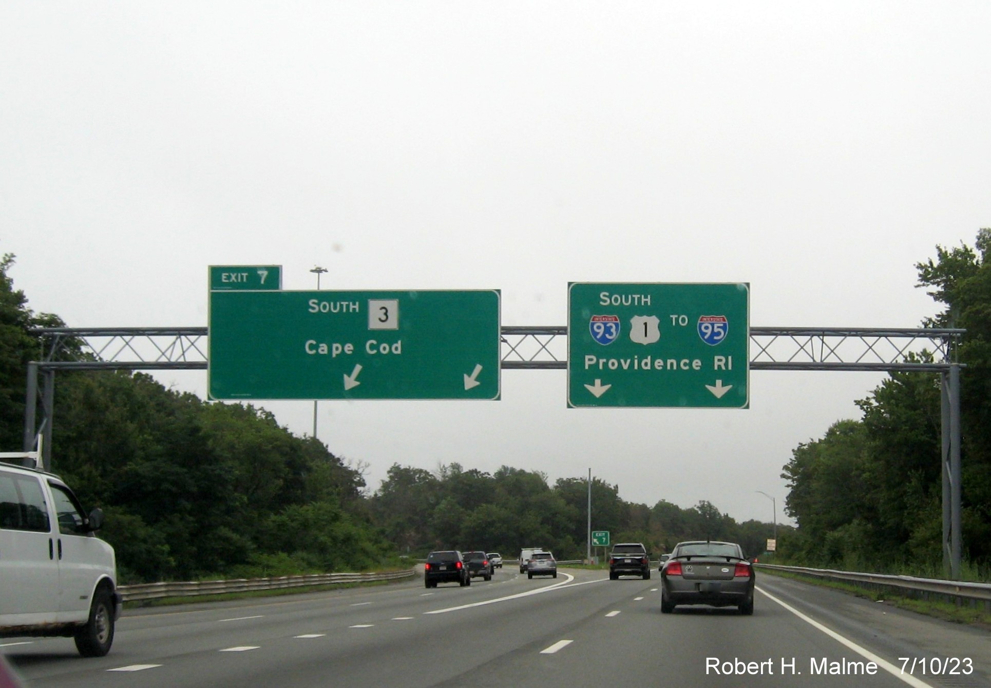 Image of overhead ramp sign for MA 3 exit with yellow Left Exit tab removed on I-93 South in Quincy, July 2023