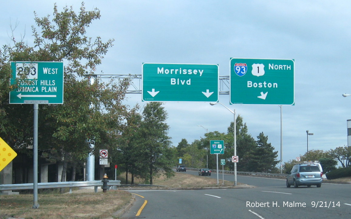 Image of new overhead signage approaching onramp from Neponset Circle to I-93 North in Boston