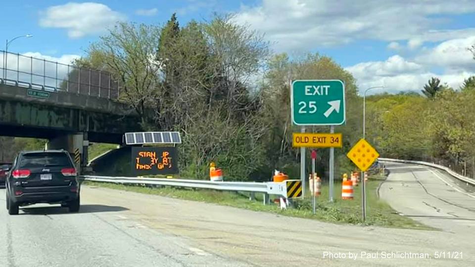 Image of gore sign for MA 28 North exit with new milepost based exit number and yellow Old Exit 34 sign attached below on I-93 North in Stoneham, by Paul Schlichtman, May 2021
