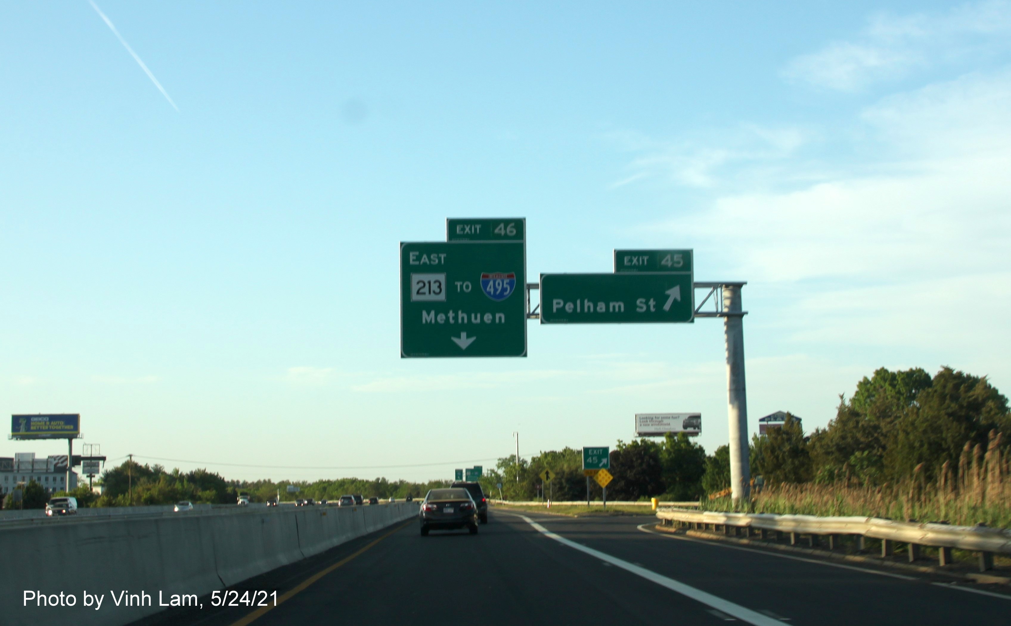 Image of overhead ramp sign for Pelham Street exit with new milepost based exit number on C/D ramp from I-93 North in Methuen, by Vinh Lam, May 2021