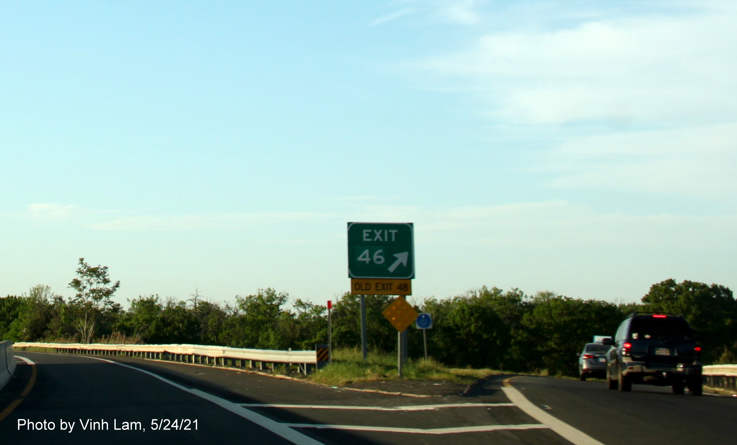 Image of gore sign for MA 213 exits with new milepost based exit number and yellow Old Exit 48 sign attached below on C/D ramp from I-93 North in Methuen, by Vinh Lam, May 2021