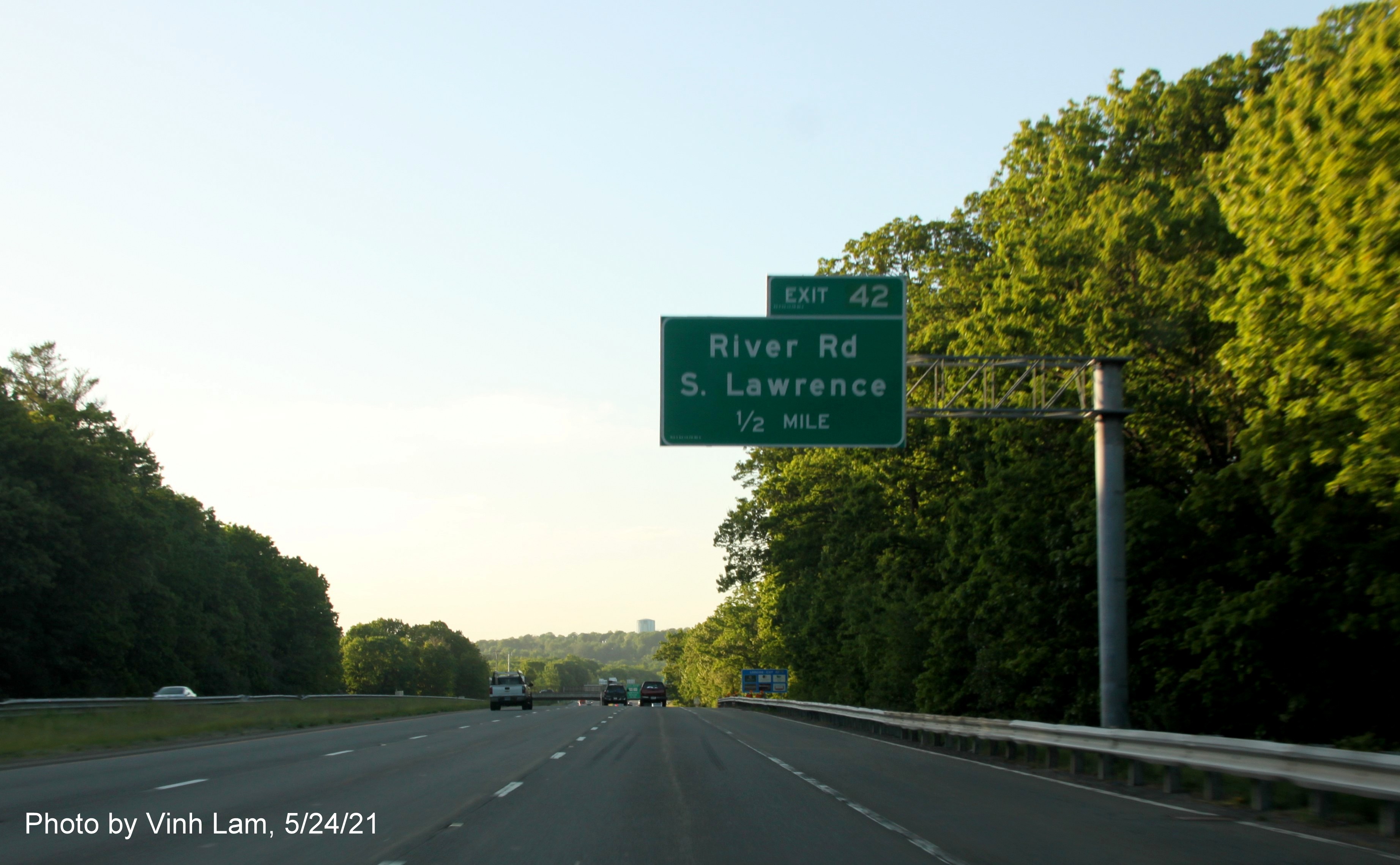 Image of 1/2 mile advance overhead sign for River Road exit with new milepost based exit number on I-93 North in Andover, by Vinh Lam, May 2021