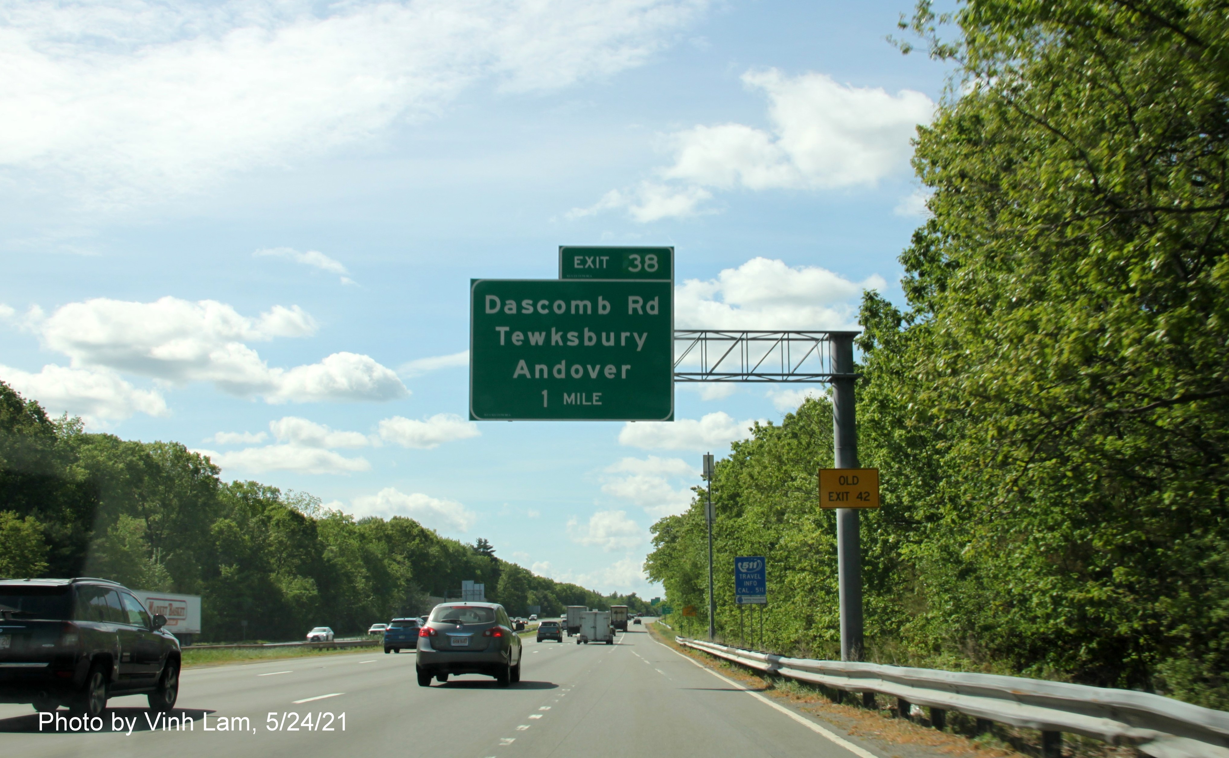 Image of 1 mile advance overhead sign for Dascomb Road exit with new milepost based exit number and yellow Old Exit 42 advisory sign on support on I-93 South in Andover, by Vinh Lam, May 2021 