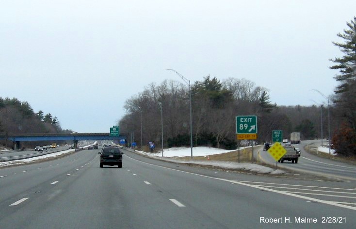 Image of gore sign for I-495 South exit with new milepost based exit number and yellow old exit number sign below on I-95 South in Salisbury, February 2021