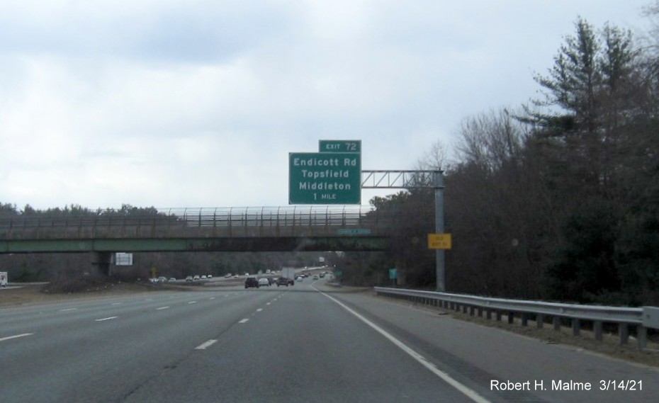 Image of 1 mile advance sign for Endicott Road exit with new milepost based exit number and yellow Old Exit 51 sign on support post on I-95 South in Boxford, March 2021