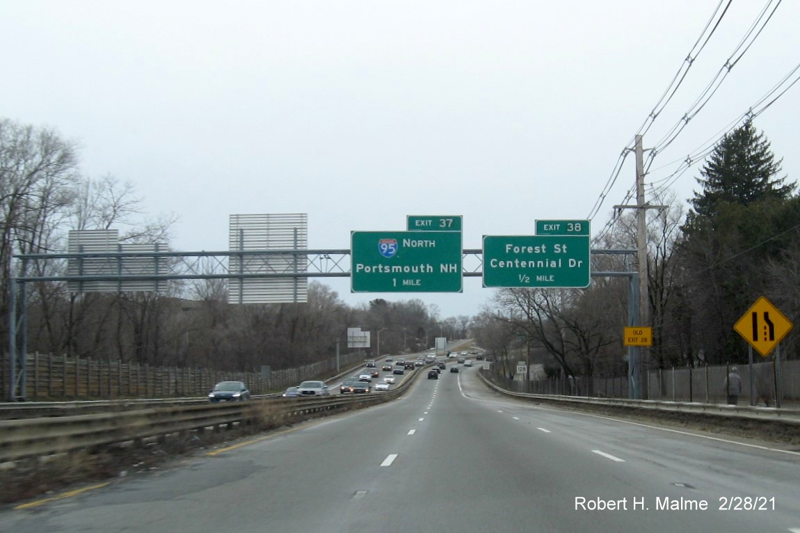 Image of 1-mile advance overhead sign for I-95 North exit with new milepost based exit number on MA 128 South in Peabody, February 2021
