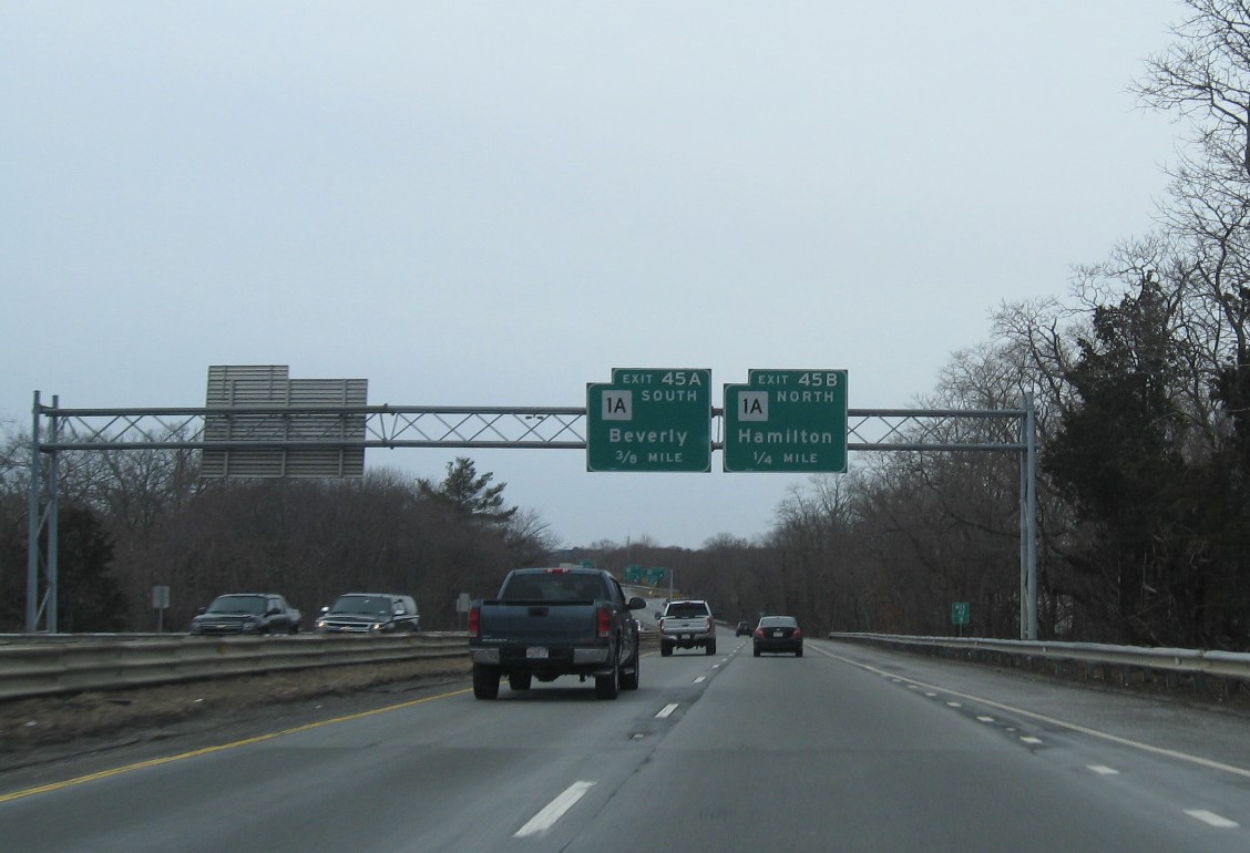 Image of advance signs approaching MA 1A exits with new milepost based exit numbers on MA 128 South in Beverly, February 2021