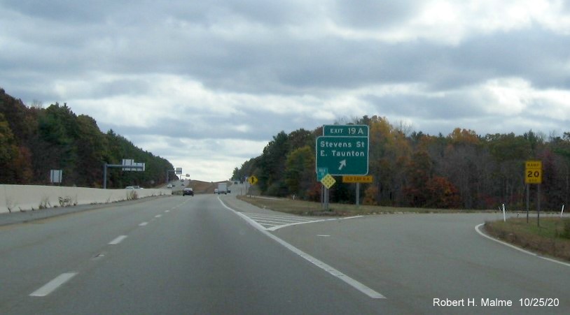 Image of gore sign for Stevens Street exit with new exit number and yellow old exit number tab below on MA 140 South in Taunton, October 2020