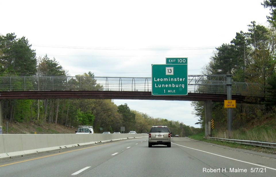Image of 1 mile advance overhead sign for MA 13 exit with new milepost based exit number and yellow Old Exit 32 advisory sign on support on MA 2 East in Leominster, May 2021