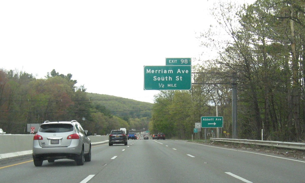 Image of 1/2 Mile advance overhead sign for Merriam Ave/South St exit with new milepost based exit number on MA 2 West in Leominster, May 2021