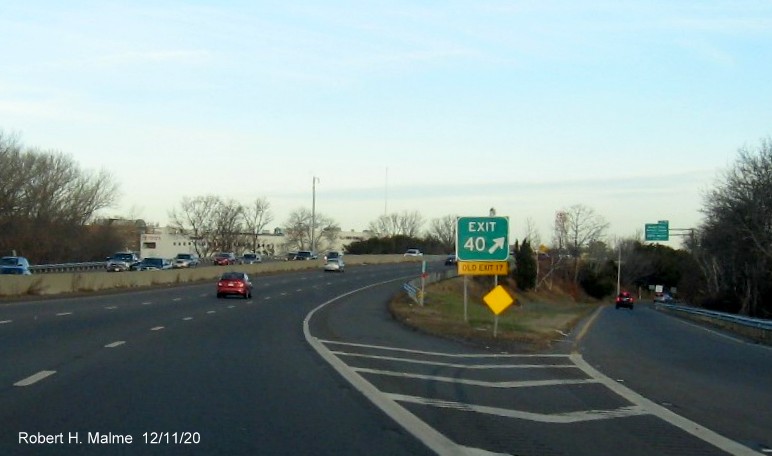 Image of gore sign for Union Street exit with new milepost based exit number and yellow old exit number tab below on MA 3 North in Braintree, December 2020