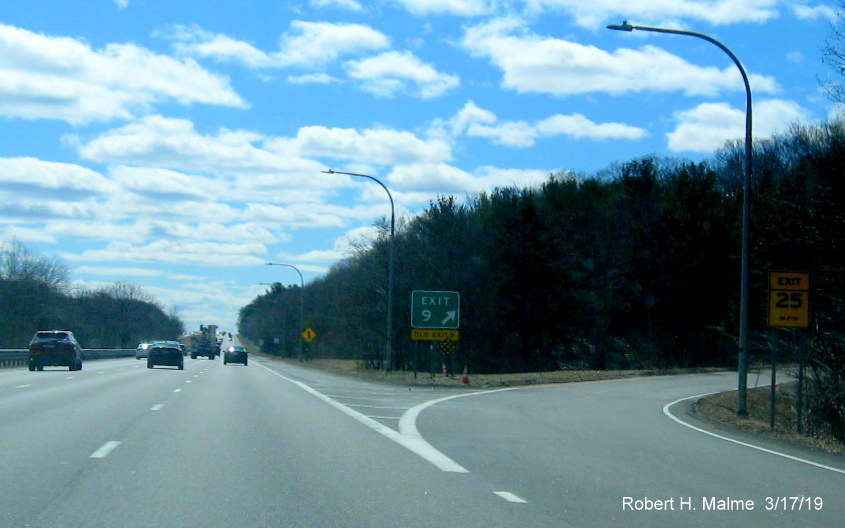Image of new exit gore sign with old exit number tab for RI 401 exit on RI 4 South in East Greenwich