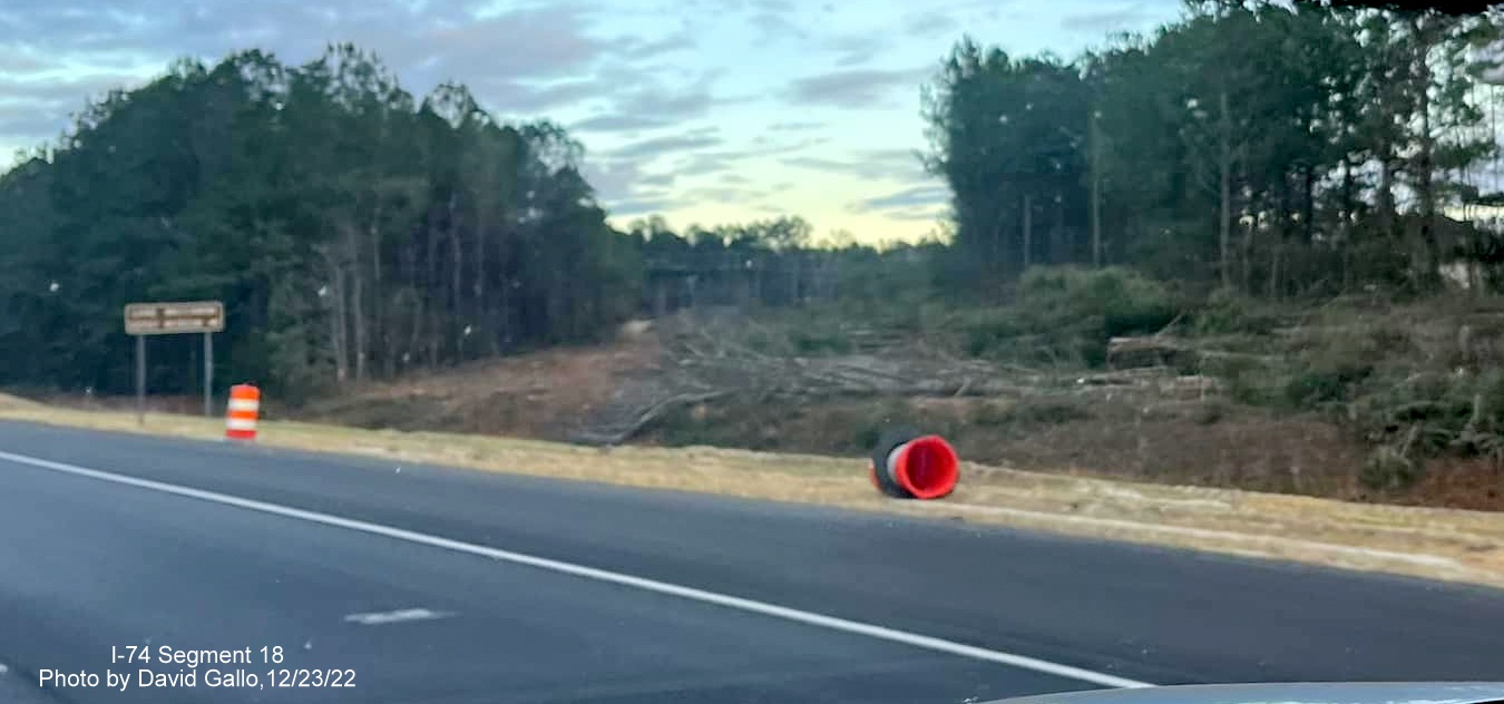 Image of approaching the Lake Waccamaw interchange work zone on US 74/76 East, by David Gallo, December 2022