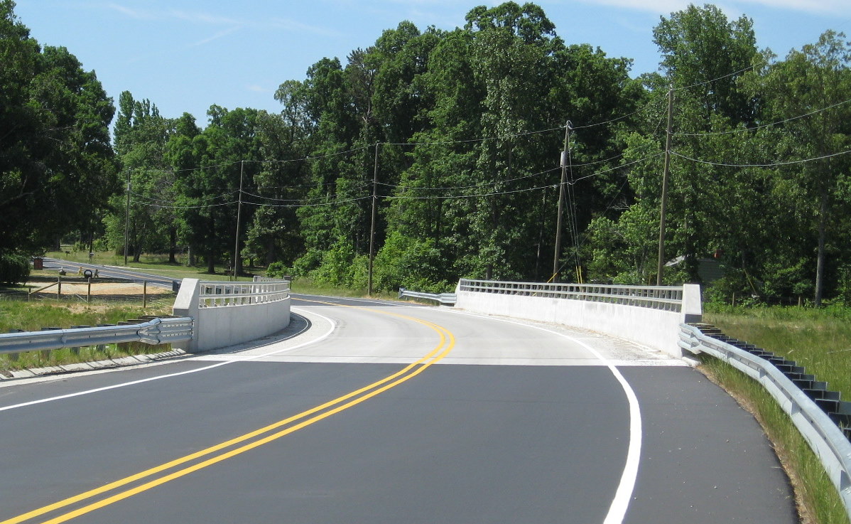 Photo of completed Kersey Valley Rd Bridge after final layer of asphalt
asphalt was placed before I-74 freeway was opened, May 2010