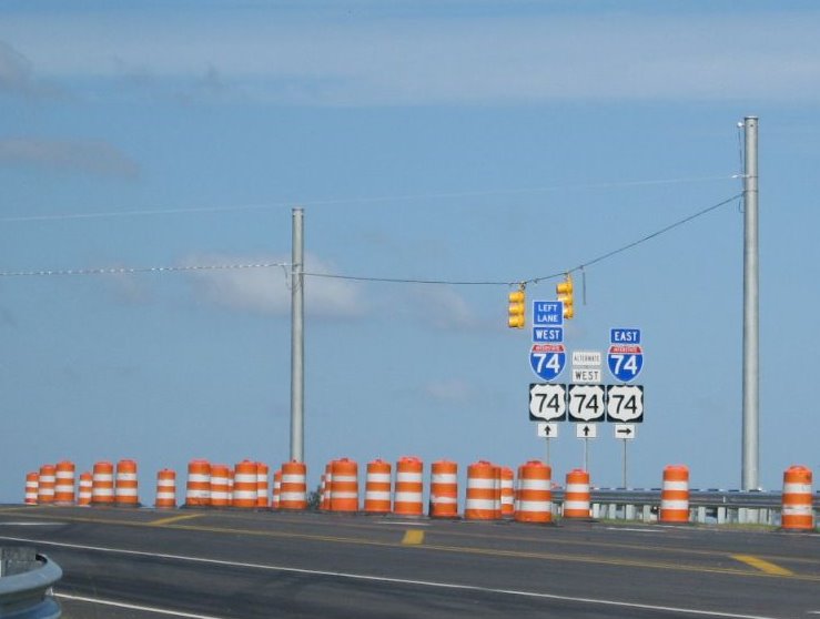 Photo of sign assembly at the eastern end of the I-74/US 74 freeway near 
Lumberton in Oct. 2008