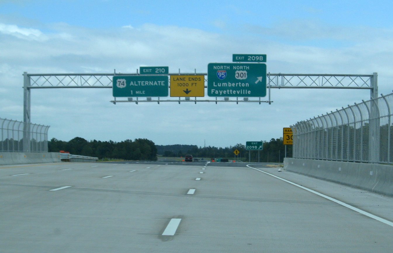 Photo closeup of signage at the I-95/US 301 north interchange on East I-74, 
Sept. 2008