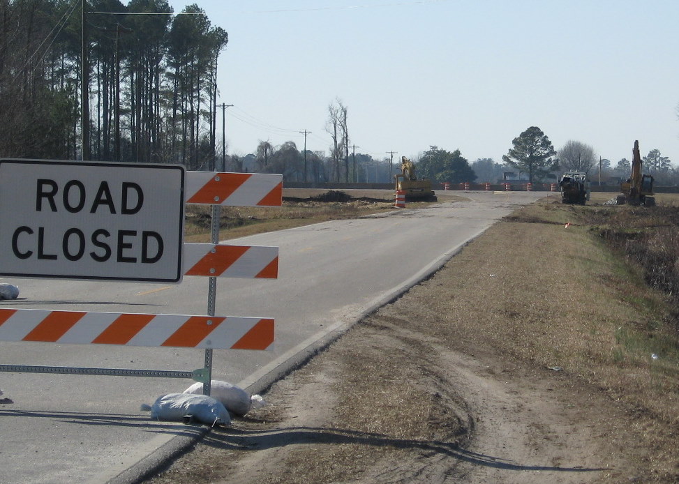 Photo of view west from closed Kingsdale Road toward intersection with
US 74 under construction, Feb. 2009