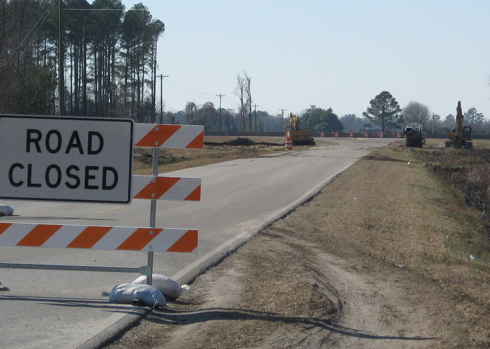 Photo of view west from closed Kingsdale Road toward intersection with
US 74 under construction, Feb. 2009
