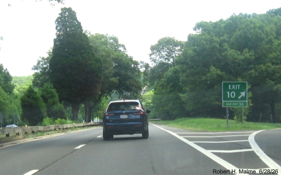 Image of gore sign for the CT 137 exit, now with new milepost based exit 
  number on CT 15 North/Merritt Parkway in Stamford
