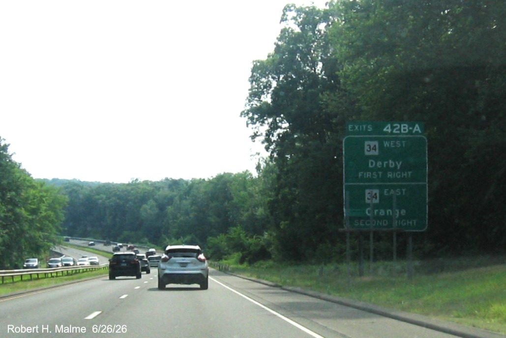 Image of 1 mile advance ground mounted sign for the CT 34 exit, with new milepost based exit 
 number on CT 15 South/Cross Parkway in Derby, by Jay Hogan, August 2025