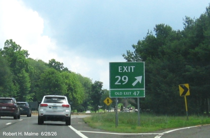 Image of gore sign for the Park avenue exit, with new milepost based exit number on CT 15 
 North/Merritt Parkway in Fairfield, June 2026