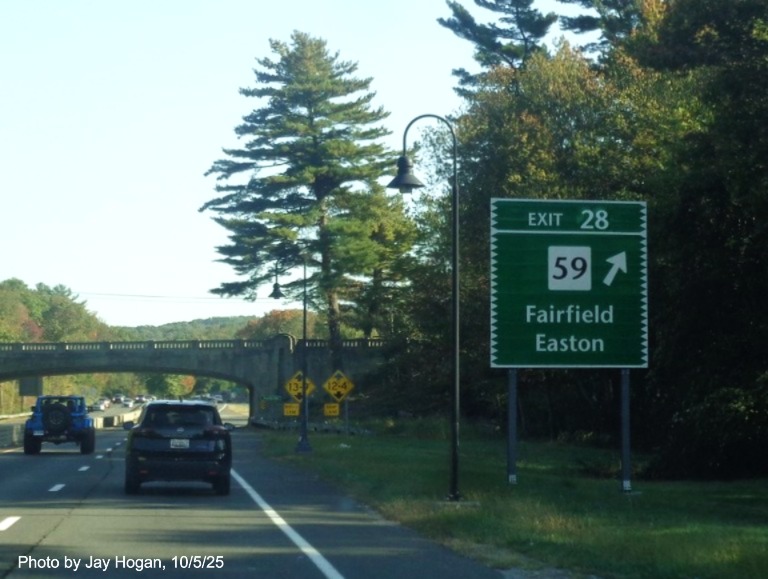 Image of 1 mile advance sign for the CT 59 exit, with new milepost based exit 
 number on CT 15 North/Merritt Parkway in Fairfield, by Jay Hogan, October 2025