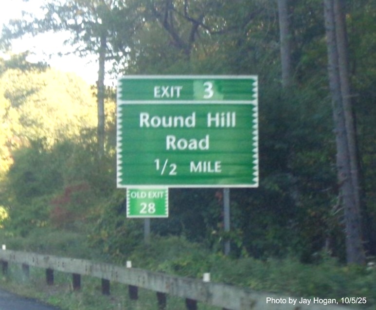 Image of 1/2 Mile advance sign for Round Hill Road exit, with new milepost based number 
 and green Old Exit 28 sign below on CT 15 North/Merritt Parkway in Greenwich